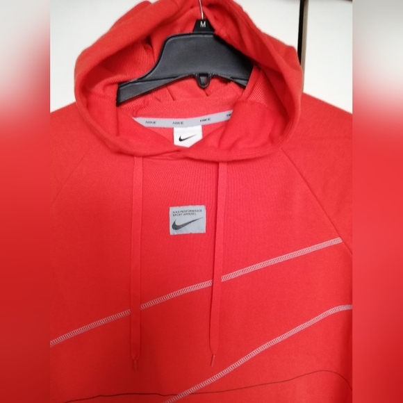 NIKE AIR TECH PERFORMANCE MEN'S SIZE MEDIUM ALMOST NEW WORE 4 TIMES ONLY - Picture 2 of 12